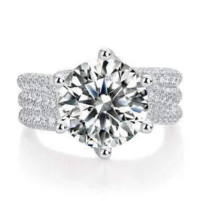 Sparkling 5ct Moissanite engagement ring with pavé band in 925 Sterling Silver