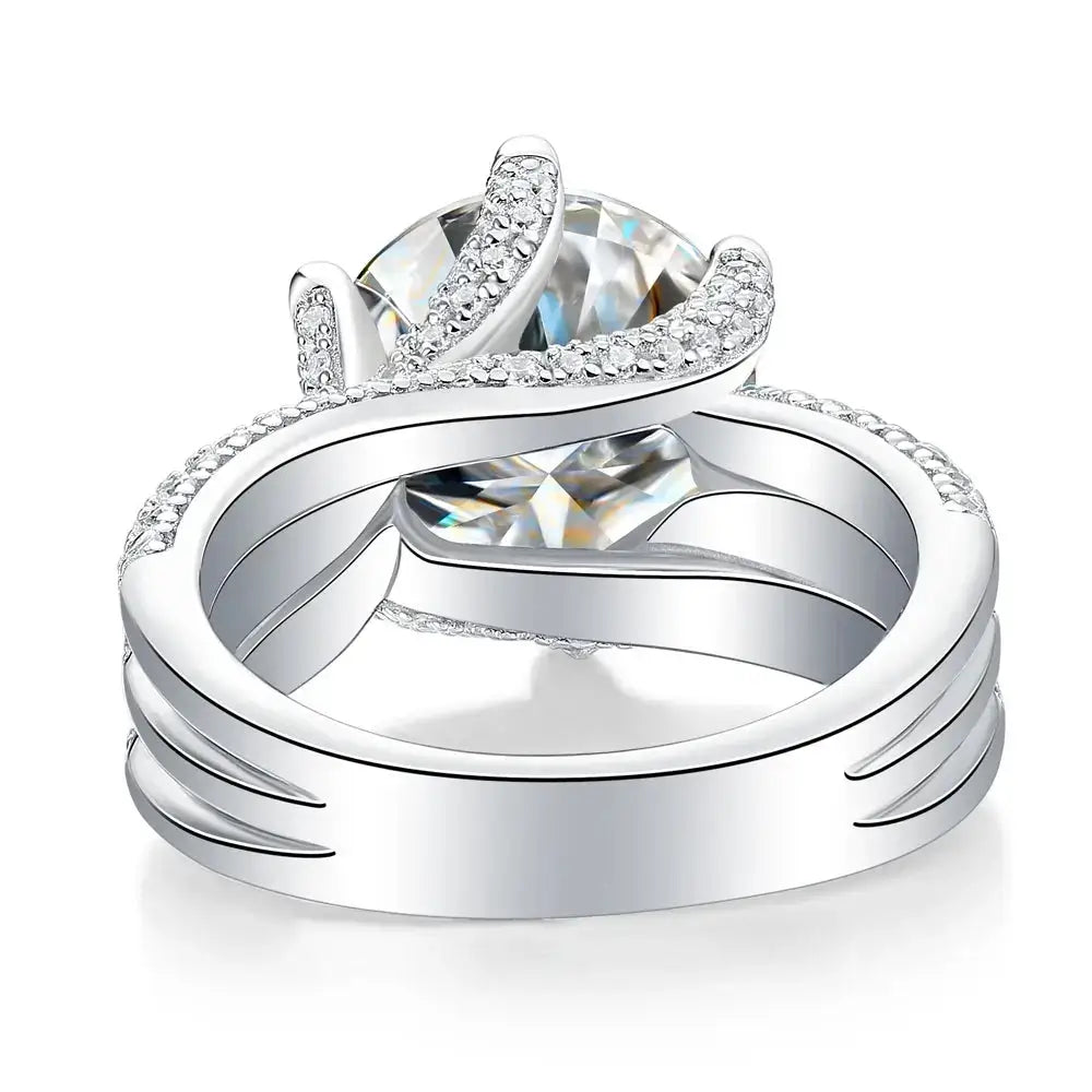 Elegant diamond engagement ring with matching band in 925 Sterling Silver featuring sparkling 5ct Moissanite