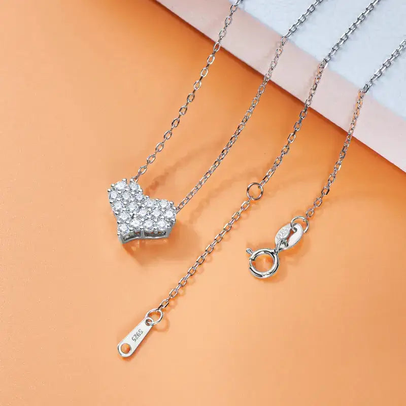 Silver necklace with star-shaped pendant featuring elegant Moissanite diamonds