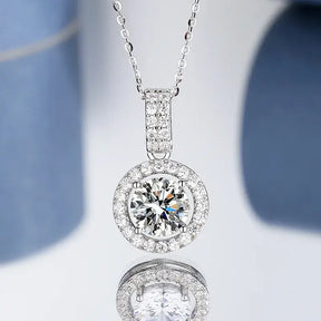 Sparkling Moissanite necklace featuring a classic round pendant in S925 sterling silver