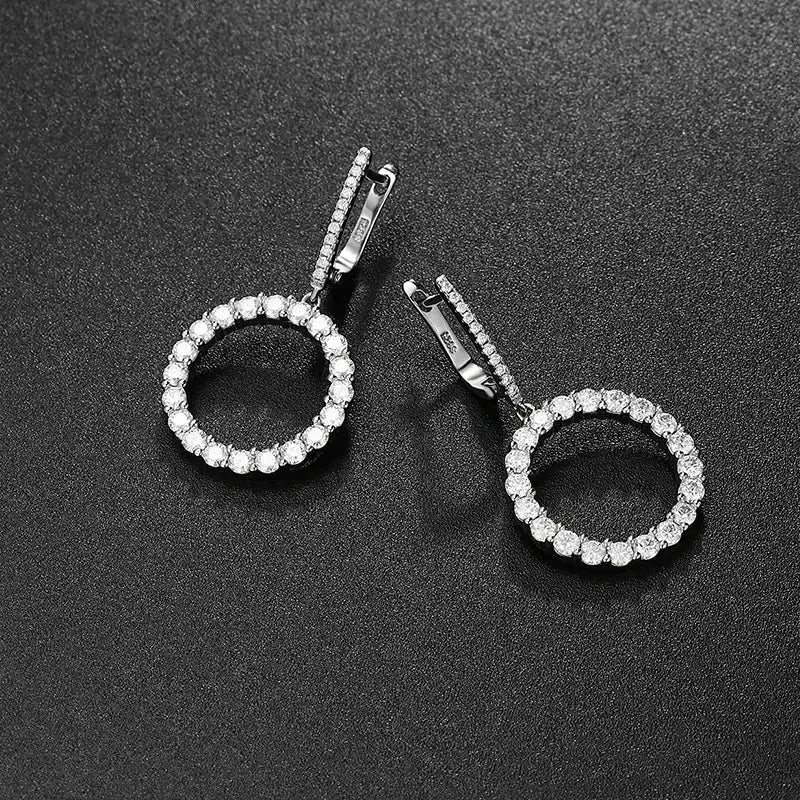 Circular diamond earrings with hinged clasps in 18k white gold for sparkling elegance